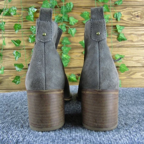 BP‎ Women's 8.5 Gray Suede Ankle Booties Zip Side Tassel Accent Block Heel Shoes - Picture 4 of 8
